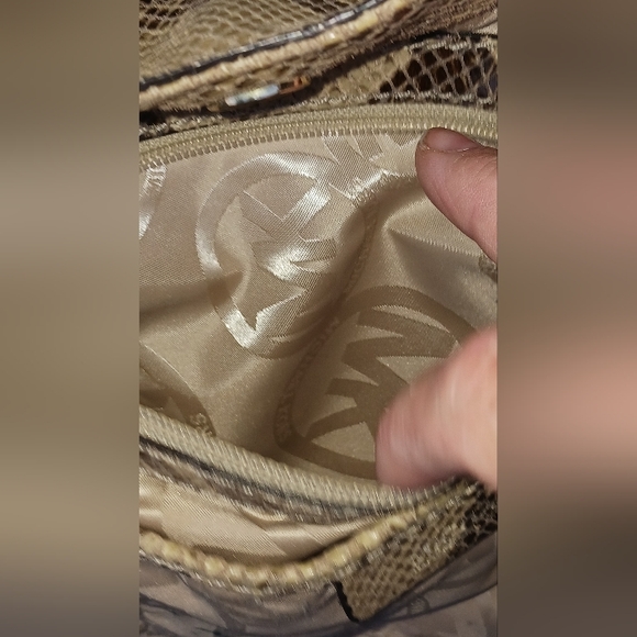 MK Shoulder Bag - Picture 7 of 12